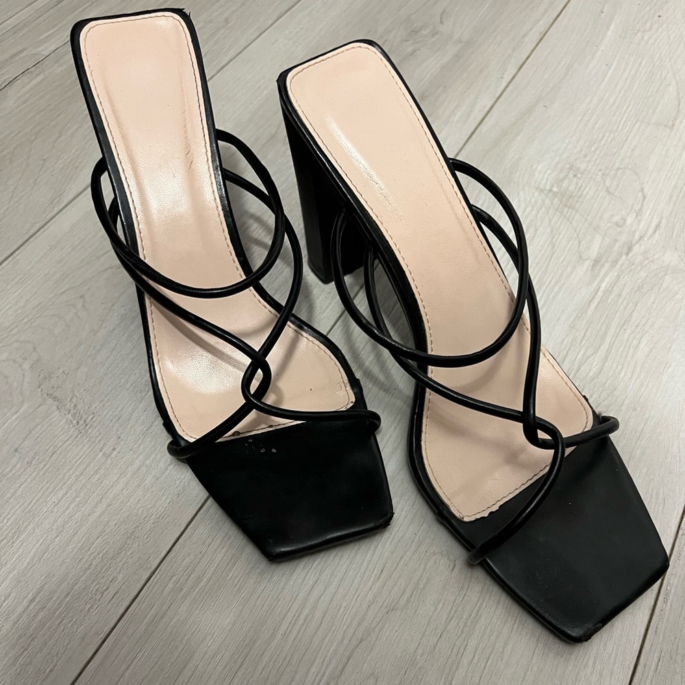 Black strappy 3in heels